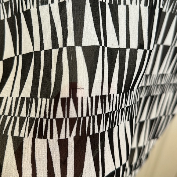Slightly sheer, black & white, geometric print top, S - Picture 9 of 9